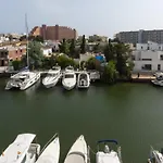 Apartment In Roses With Large Terrace