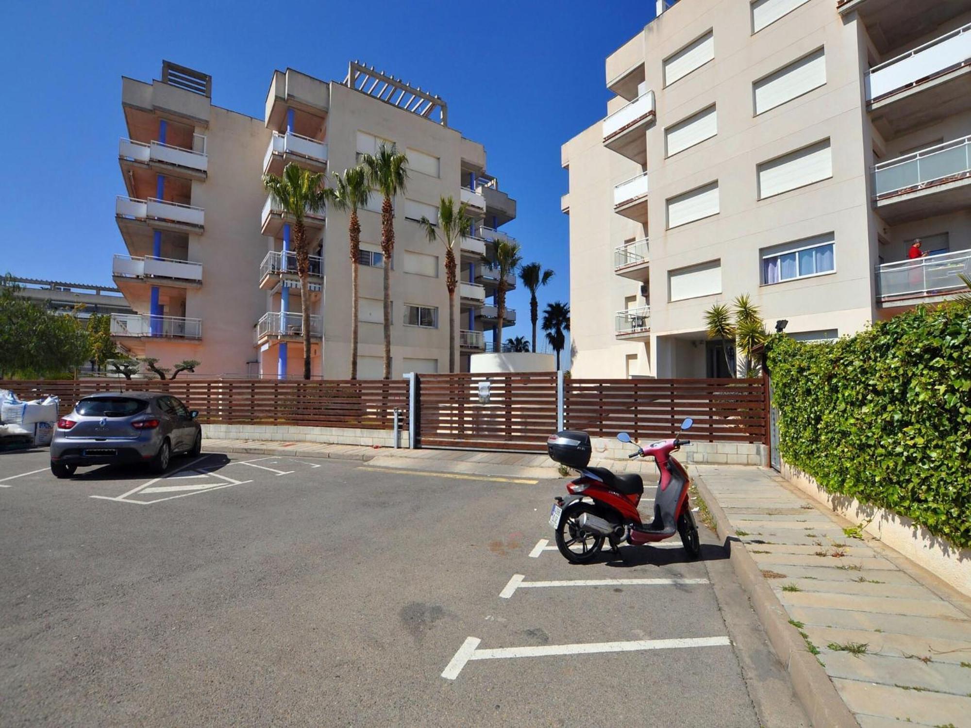 Apartment In With Large Terrace Roses